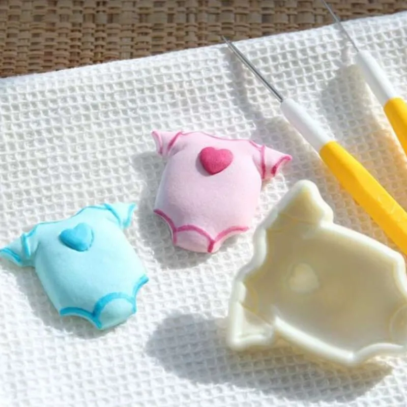 Cerf Dellier Découpoirs relief layette bébé (x2)