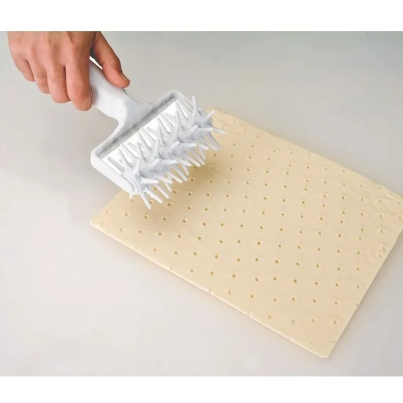 Cerf Dellier Rouleau pique pâte plastique 12 cm
